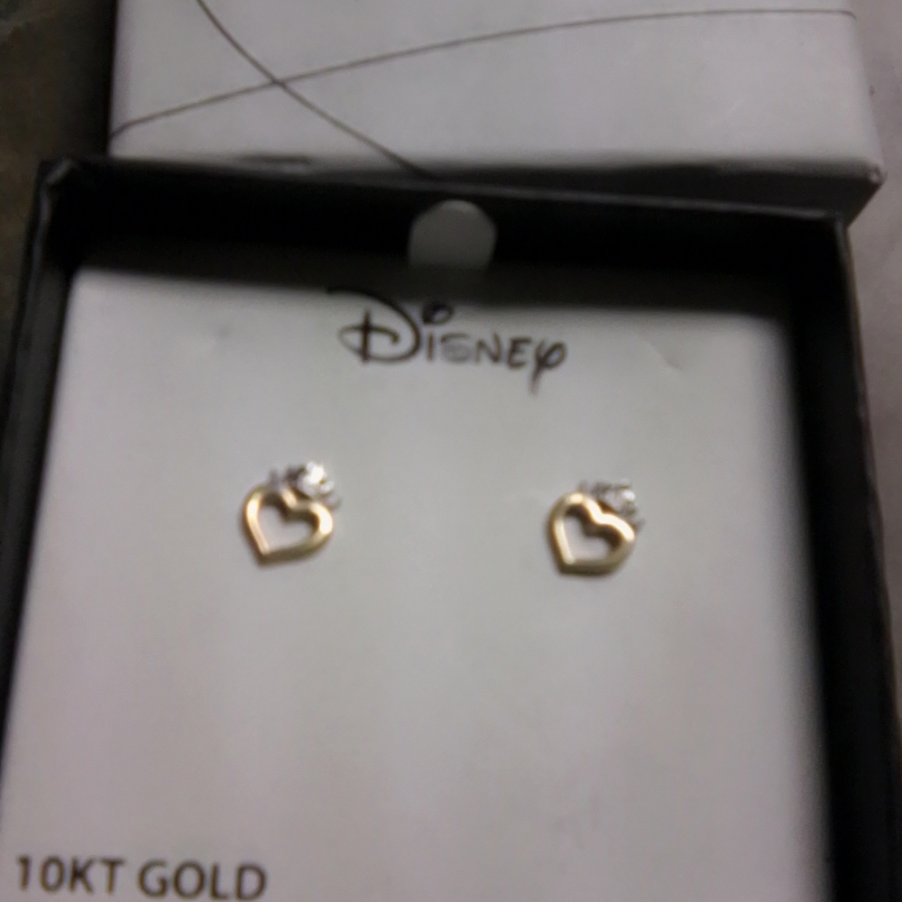 Disney 10KT Gold Heart Earrings NWOT!!!!